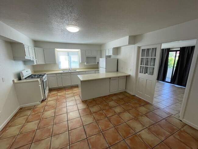 410 Ellwood Beach Dr in Goleta, CA - Building Photo - Building Photo