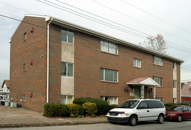 1600 Sumac St in McKeesport, PA - Foto de edificio - Building Photo