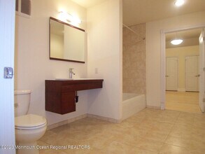 300 Emory St in Asbury Park, NJ - Foto de edificio - Building Photo