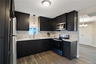 11 N Vermont Ave in Mercedes, TX - Building Photo - Building Photo