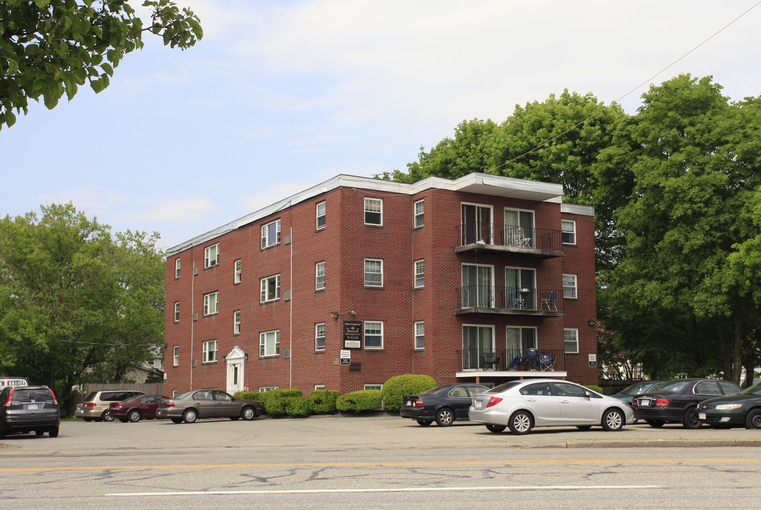 352 Main St in Reading, MA - Foto de edificio