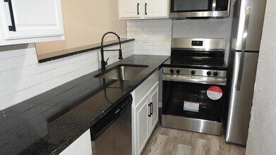 5934 Elmwood Ave in Kansas City, MO - Building Photo - Building Photo