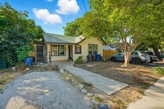 1 N Elmendorf St in San Antonio, TX - Building Photo - Building Photo