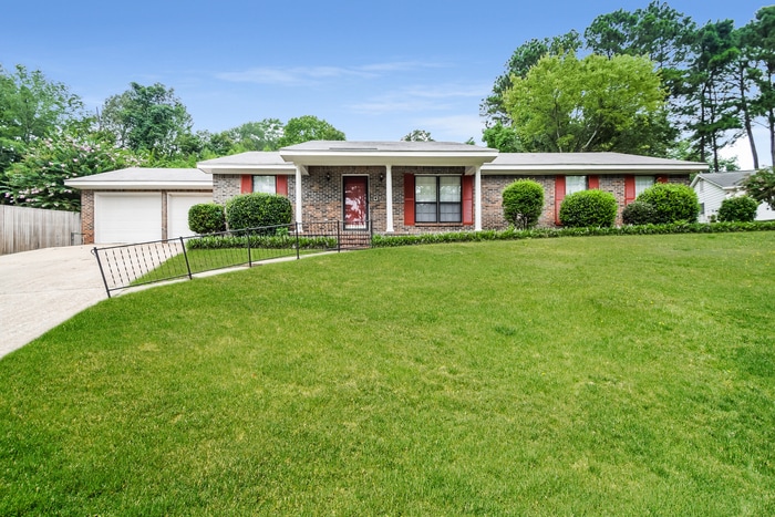 623 Marlyn Dr in Prattville, AL - Building Photo