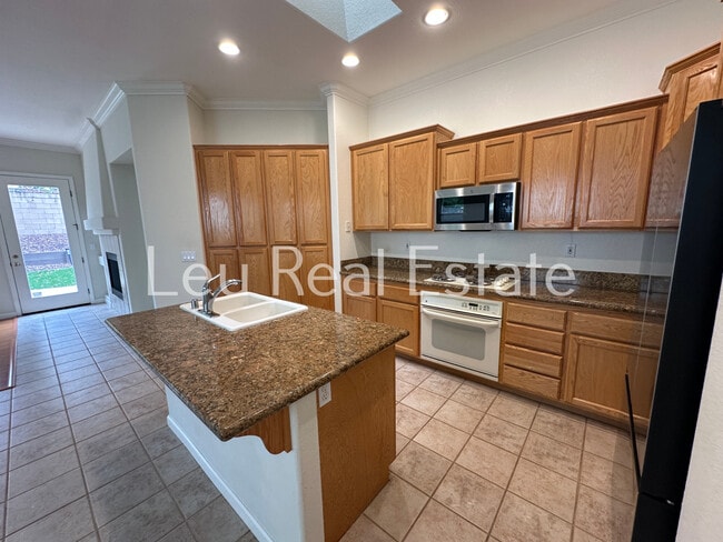 1981 Larkhall Cir in Folsom, CA - Building Photo - Building Photo