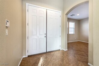 9561 Rolling Thunder Ave in Las Vegas, NV - Building Photo - Building Photo