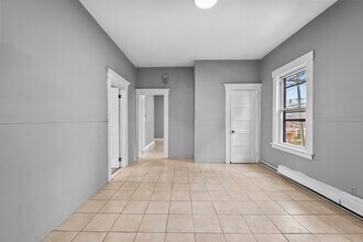 237 20th Ave, Unit 2 in Paterson, NJ - Building Photo - Building Photo