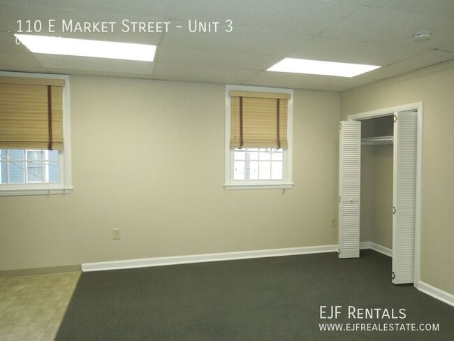 110 E Market St in Leesburg, VA - Building Photo - Building Photo