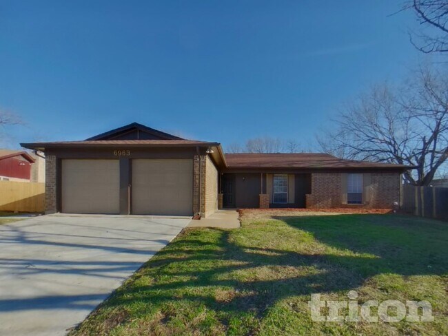 6963 Downey Ct in Fort Worth, TX - Foto de edificio - Building Photo