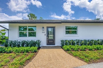 204 W Whitney Dr in Jupiter, FL - Building Photo - Building Photo