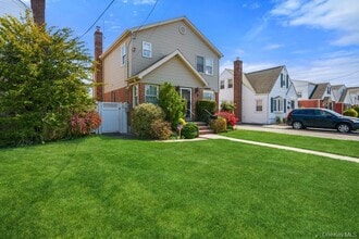 296 Euston Rd S in Garden City, NY - Building Photo - Building Photo