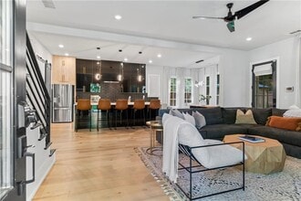 1010 Violet St SW in Atlanta, GA - Building Photo - Building Photo