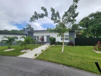 13751 NE 1st Ave in Miami Shores, FL - Building Photo - Building Photo