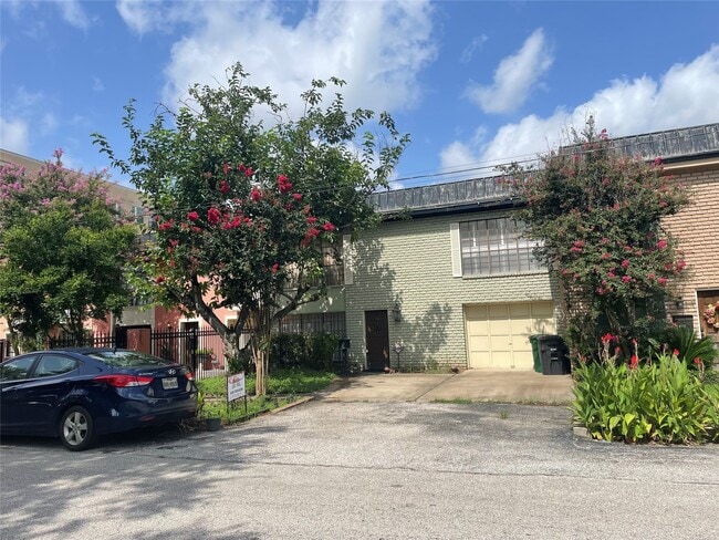property at 3108 Vossdale Rd