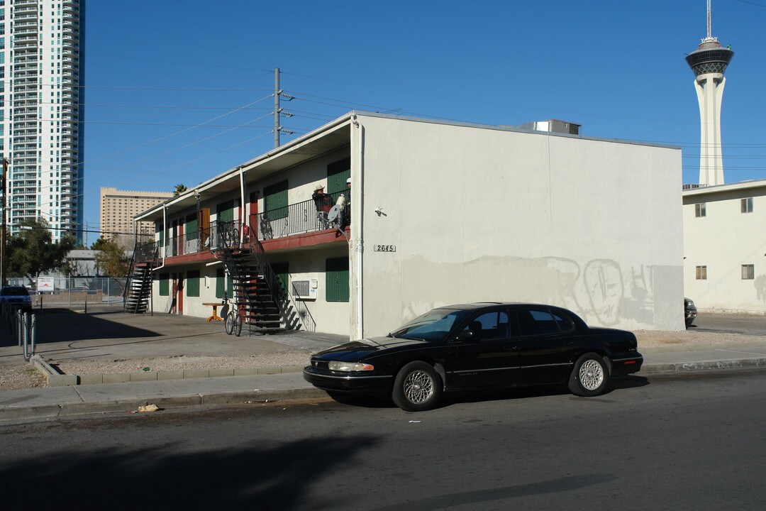 2645 Van Patten St in Las Vegas, NV - Building Photo