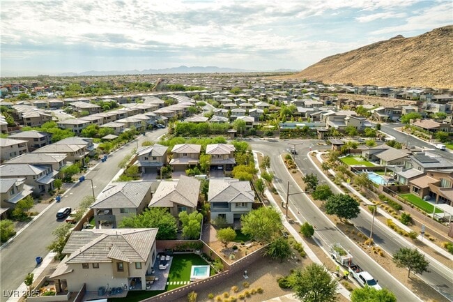 property at 7017 Pearl Hilltop Ct
