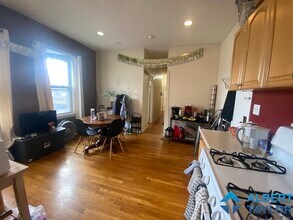 466 Park Dr, Unit 2A in Boston, MA - Foto de edificio - Building Photo