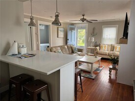 53 Center Ave in Middletown, RI - Building Photo