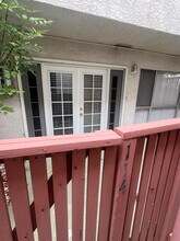 5410 Quakertown Ave in Los Angeles, CA - Foto de edificio - Building Photo