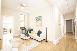 105 Clarke Apartment in Winnipeg, MB - Building Photo