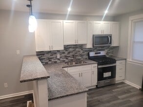 305 Greenway Ave in Darby, PA - Building Photo - Building Photo