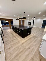 300 Dunnam Ave in Cleveland, TX - Building Photo