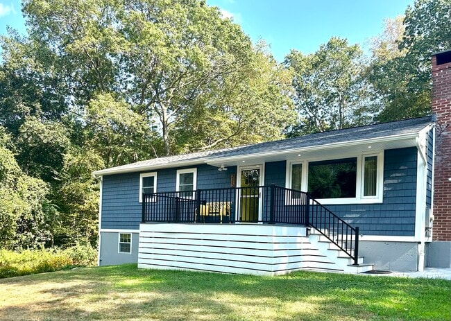 215 Yetter Rd in Groton, CT - Building Photo - Building Photo