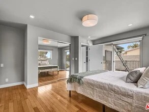 8204 Calabar Ave in Playa Del Rey, CA - Foto de edificio - Building Photo