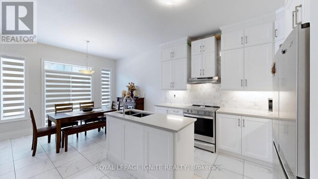 30 Duxbury Rd in Brampton, ON - Building Photo - Building Photo