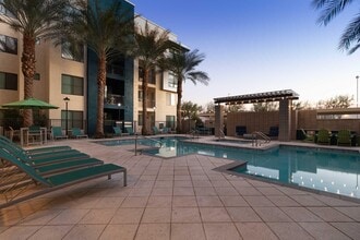 View 32 in Phoenix, AZ - Building Photo - Building Photo