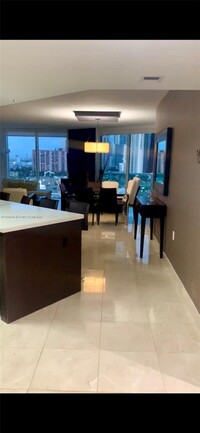 200 Sunny Isles Blvd, Unit 2-1402 in Sunny Isles Beach, FL - Foto de edificio - Building Photo