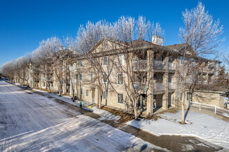 6635 25 Av NE in Calgary, AB - Building Photo - Building Photo