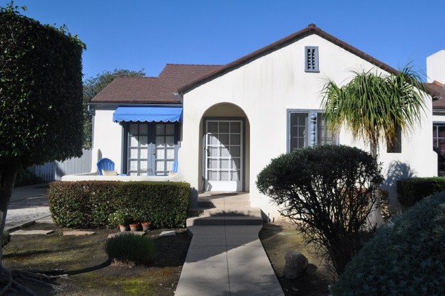 227 N Berkeley Ave in Fullerton, CA - Foto de edificio - Building Photo