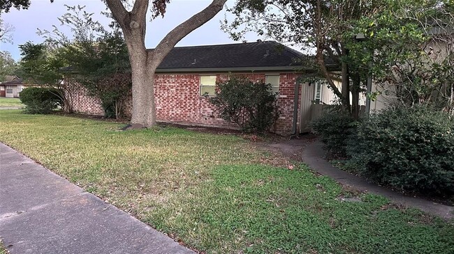 12302 Wrenthorpe Dr in Houston, TX - Building Photo - Building Photo