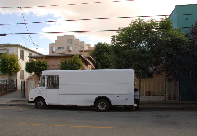 320 Columbia Ave in Los Angeles, CA - Foto de edificio - Building Photo