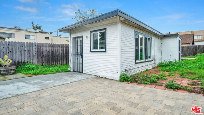 property at 705 S Adams St