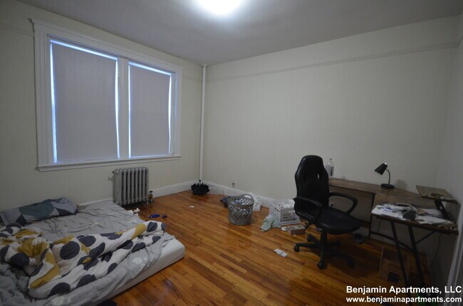 1700 Commonwealth Ave, Unit 7 in Boston, MA - Building Photo - Building Photo