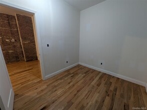 104-44 42nd Ave in Queens, NY - Building Photo - Building Photo