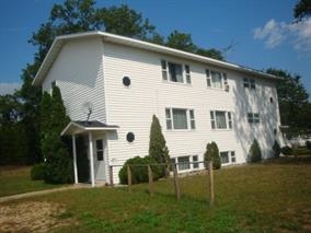 Duplex in Necedah WI in Necedah, WI - Foto de edificio