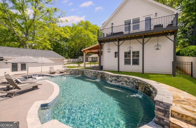 8175 Main St in Woodstock, GA - Building Photo - Building Photo