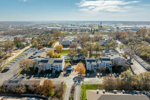 Grover Square Apartments in Omaha, NE - Building Photo