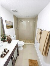 5665 W 20th Ave in Hialeah, FL - Building Photo - Building Photo