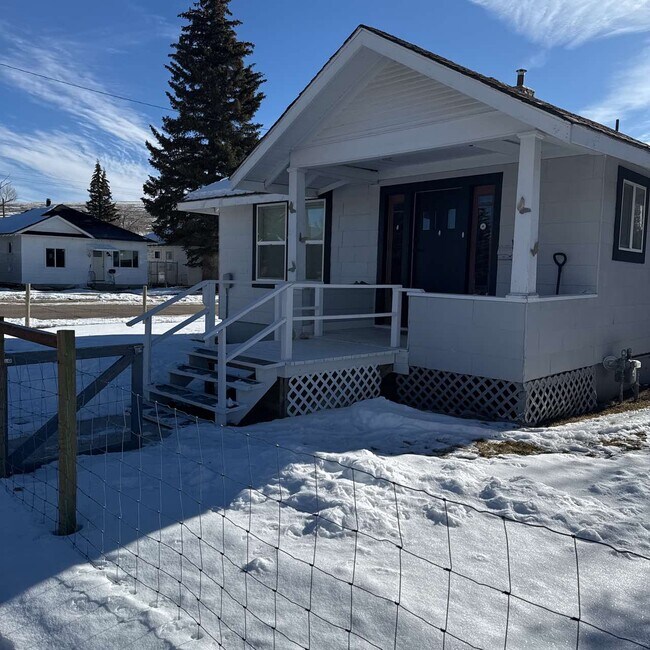 502 Garnet St in Kemmerer, WY - Building Photo - Building Photo