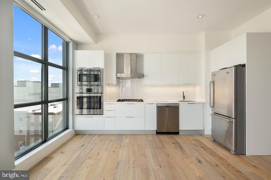 240 N 2nd St in Philadelphia, PA - Building Photo