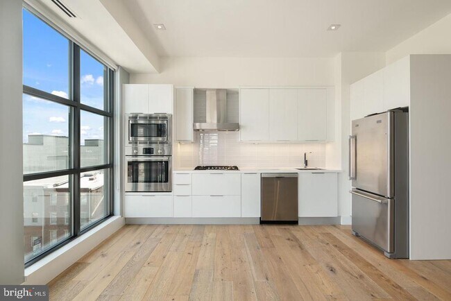 240 N 2nd St