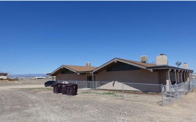 667 E Clarion Dr in Pueblo West, CO - Building Photo - Building Photo