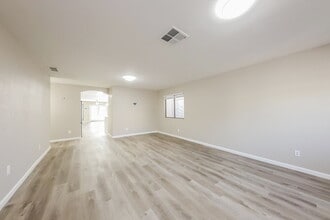 3841 W Villa Linda Dr in Glendale, AZ - Building Photo - Building Photo