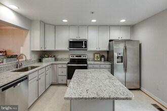 1207 Pear Blossum Ct in Catonsville, MD - Building Photo - Building Photo