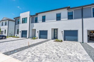 4291 Lantana Rd in Atlantis, FL - Building Photo