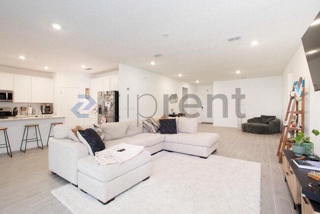 property at 1688 Lachlan Cir